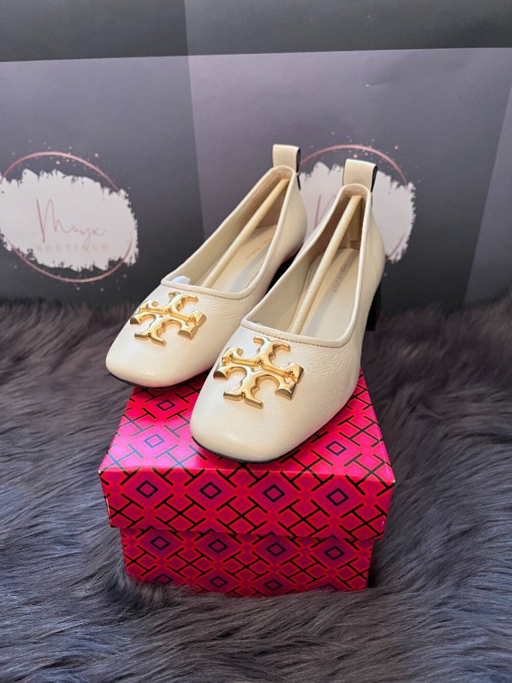 Tory Burch Eleanor 35mm Cream Leather Pumps Gold Logo Size 7 NWB